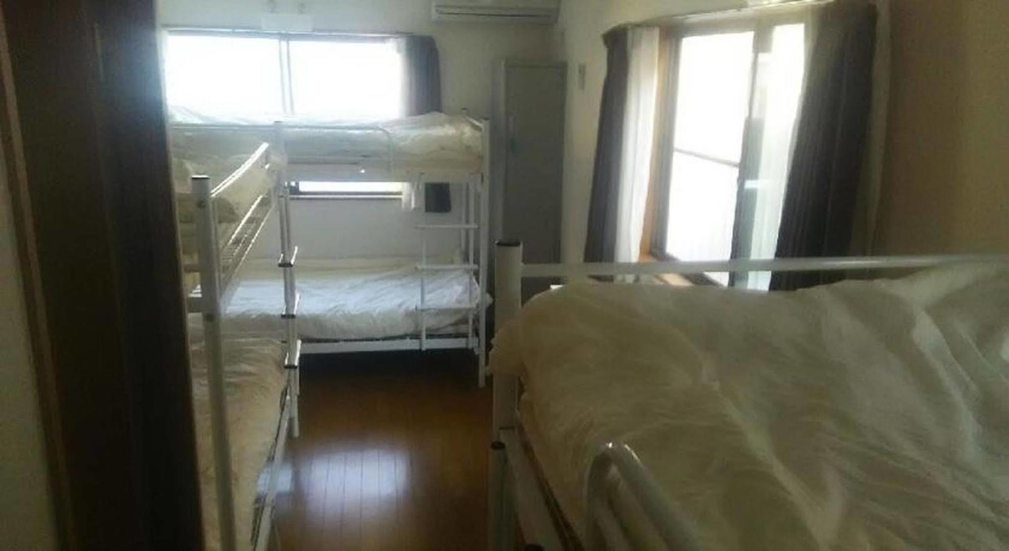 Hostal J's Backpackers *